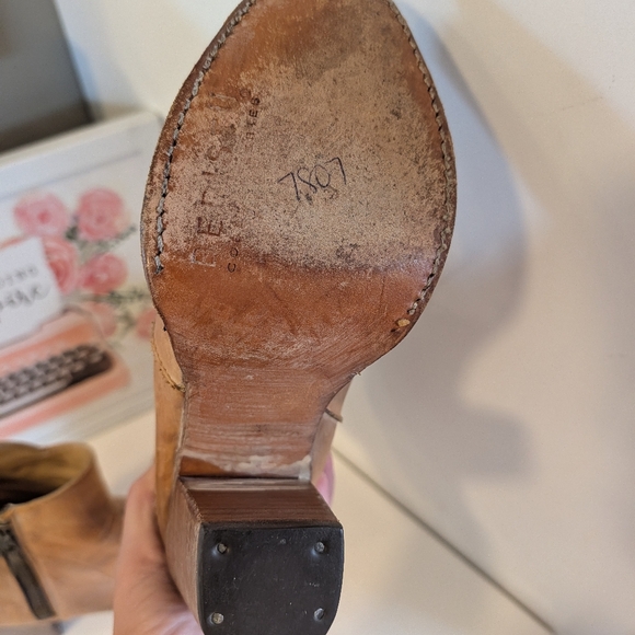 🥰GUC Bed Stu Isla Distressed Leather Zip Side Ankle Booties, Honey Tan, 6 - Picture 15 of 16